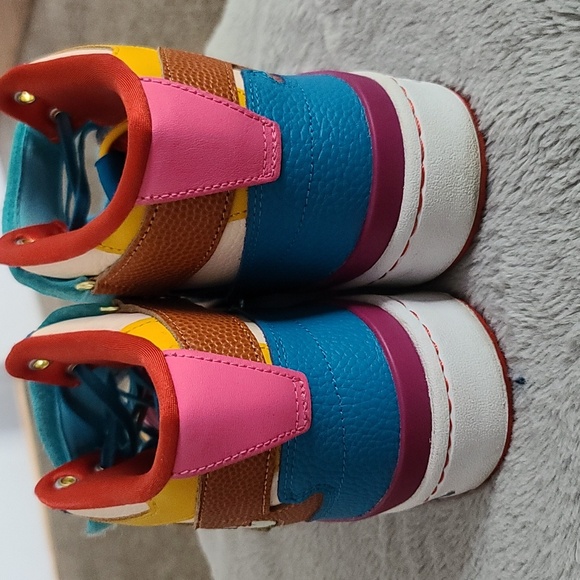 Shoes - Picture 4 of 8